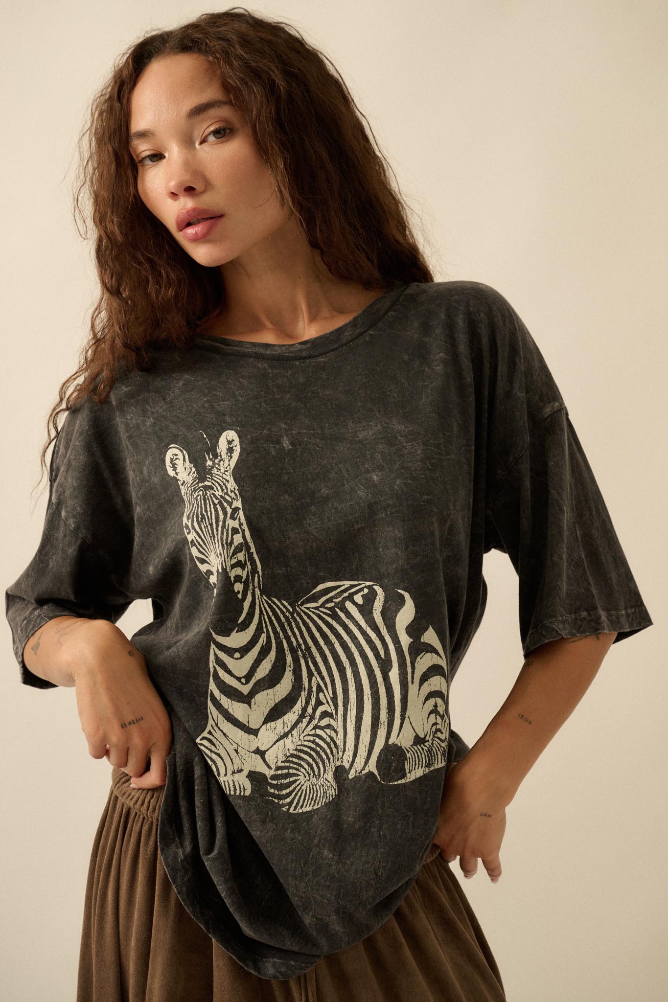 Zebra Crossing Vintage-Wash Oversize Graphic Tee