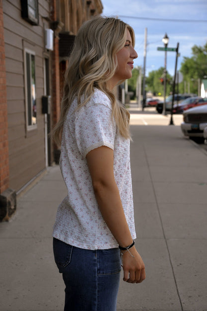 Floral Textured Knit SS V Neck Top